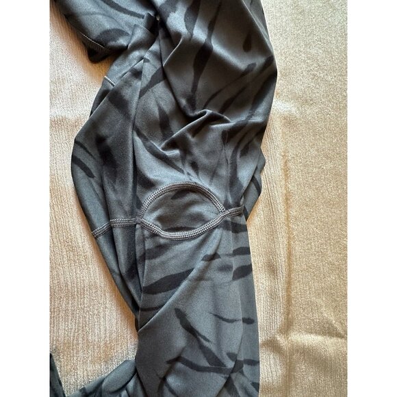 Athleta Womens Salutation Stash Pocket 7/8 Legging Gray Zebra Stripe Size Small - Picture 13 of 15